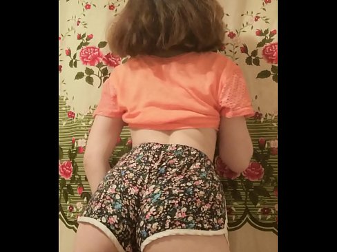 ❤️ Una ghjovana sexy si spoglia i pantaloncini davanti à a camera ❤️❌ Video porno à noi