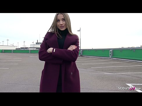 ❤️ GERMAN SCOUT hè un sognu chì tocca STEELE, PARCHEGGIU TELLTALE E SEXY PER I SOLDI ❤️❌ Video porno à noi