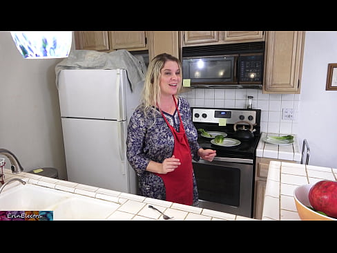 ❤️ Stepmom u munghje in cucina prima di a so data ❤️❌ Video porno à noi