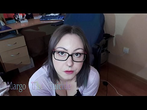 ❤️ Sexy Girl with Glasses Sucks Dildo Deeply on Camera ❤️❌ Video porno à noi