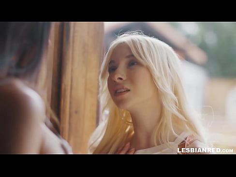 ❤️ Ragazza torna in casa uni pochi di mesi dopu è finisce per manghjà a figa di a so matrigna ❤️❌ Video porno à noi