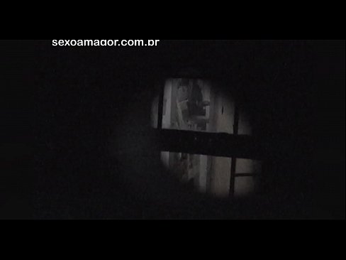 ❤️ Blondie hè videoregistrata in segretu da un voyeur di u quartieru nascostu daretu à i mattoni cavi ❤️❌ Video porno à noi