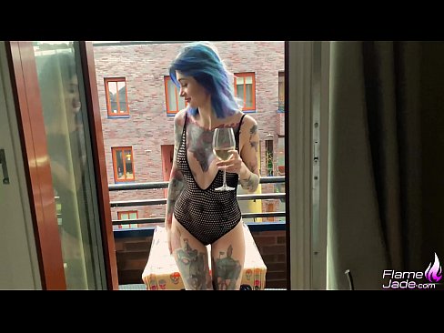 ❤️ Ragazza tremenda chì succhia cù una bocca è cazzo appassionatamente sottu à u celu apertu ❤️❌ Video porno à noi